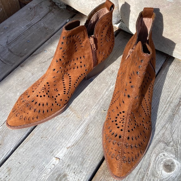 NWT Carlos by Carlos Santana Victory Microsuede Cut-Out Ankle Boot in 8.5 - Picture 4 of 9